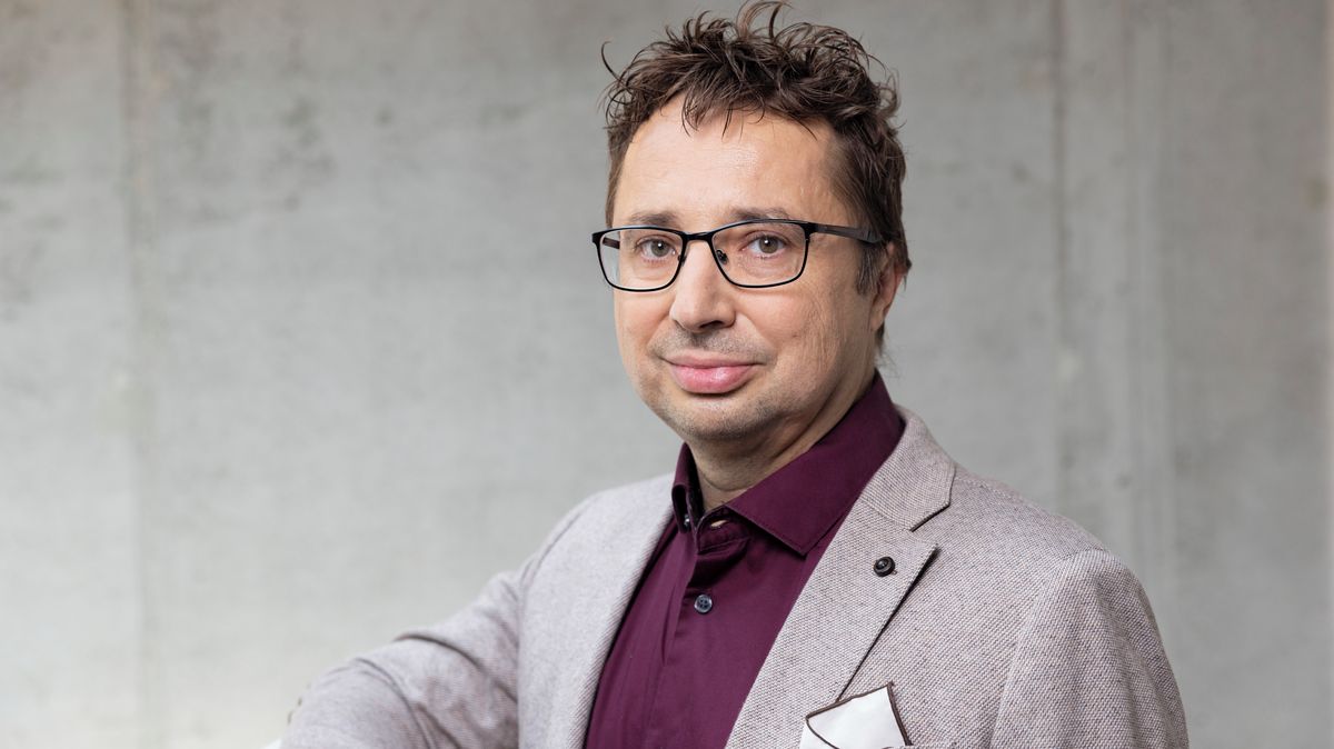 Poslanci vybírají členy Rady ČT. Kritici televize chtějí posílit svůj vliv